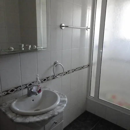 Spacious Ocean House 아파트